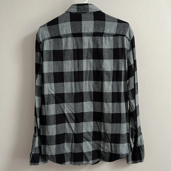 American Eagle, Men’s flannel long sleeve! Medium, Black and gray - Picture 2 of 3